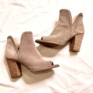 BEIGE BOOTIES